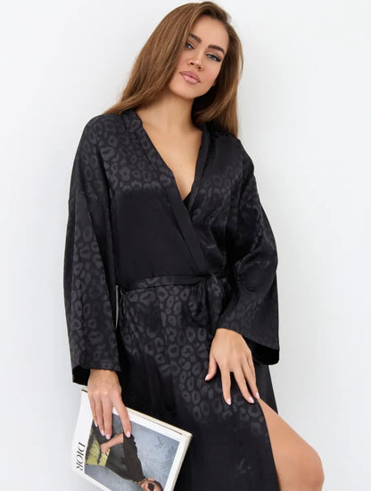 Robe de chambre satin noir léopard