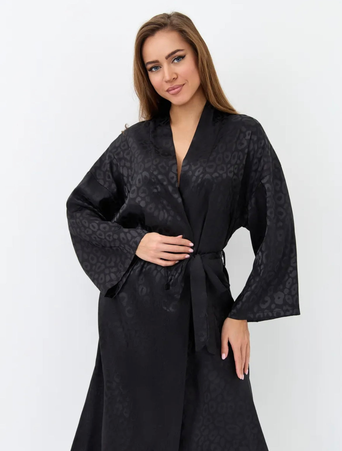 Robe de chambre satin noir léopard