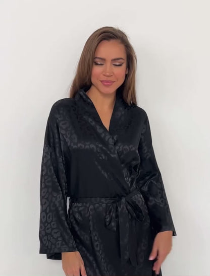 Robe de chambre satin noir léopard